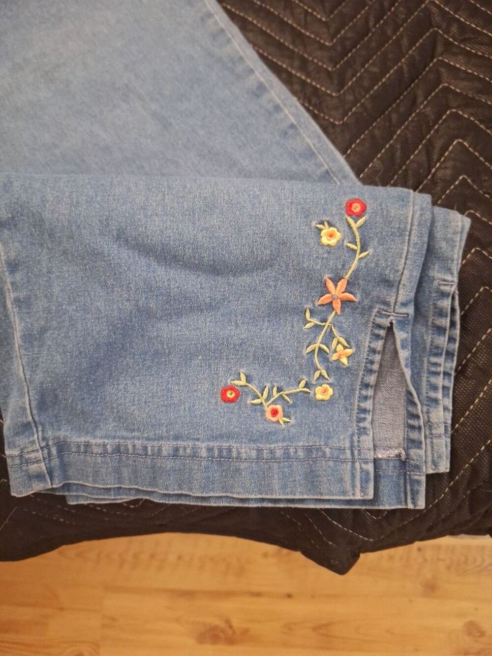 Vintage 90s Embroidered Floral High-Waisted Denim Jeans 20w - Picture 3 of 3